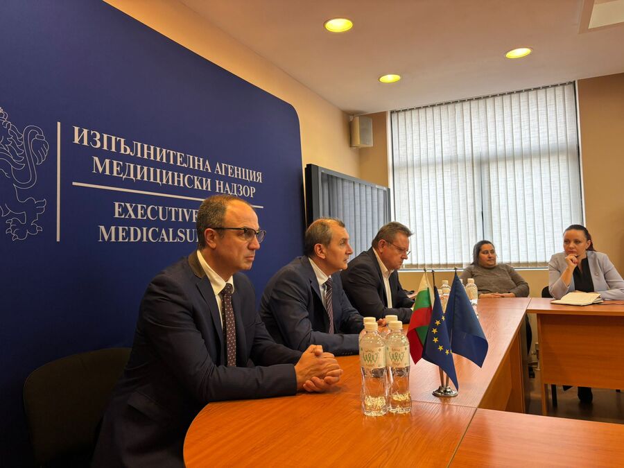 Министър Околийски на среща в ИАМН