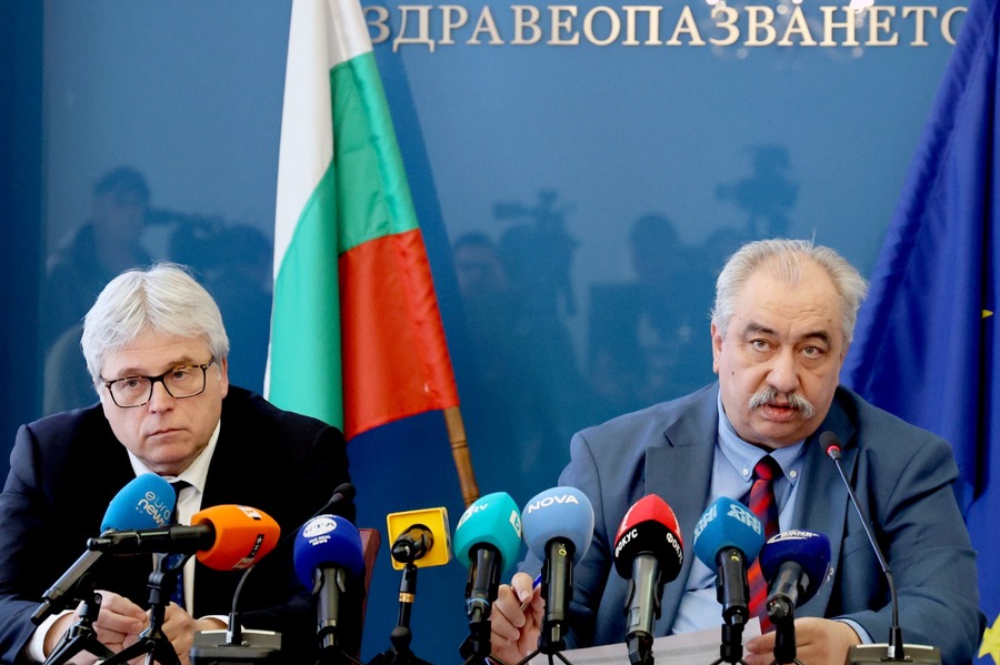 Заместник-министърът на здравеопазването Владимир Афенлиев и заместник-министърът на финансите Станимир Михайлов