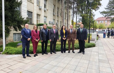 Министър Катя Ивкова посети обновената психиатрична база на университетската болница в Плевен